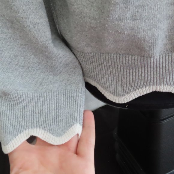 Light Grey Lightweight Sweater with Scalloped Detailing - MISSLOOK (L) ❧ - Picture 5 of 8